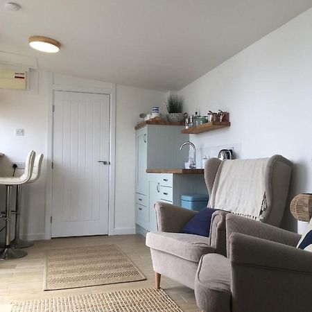 1-Bedroom Chalet With Parking On Site Looe Exterior foto