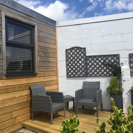 1-Bedroom Chalet With Parking On Site Looe Exterior foto